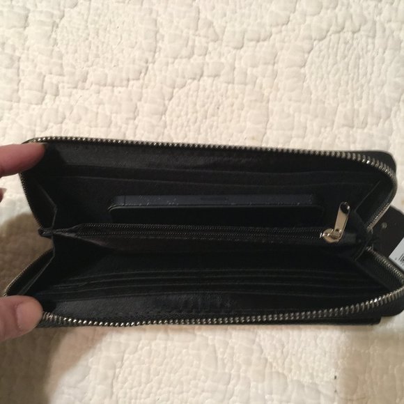 Tahari Women's Black Trendsetter Clutch Wallet Organizer with Wrist Strap NWT - Picture 13 of 15